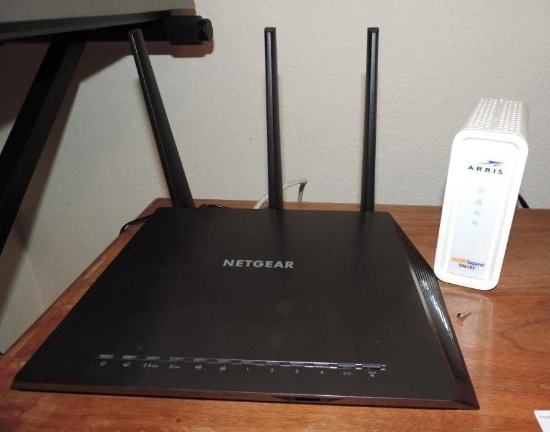 Nighthawk AC1900 smart wifi router with box.