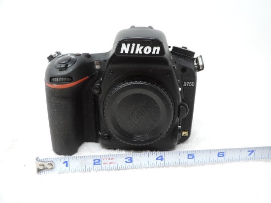 Nikon D750 camera. Auto focus is not working.