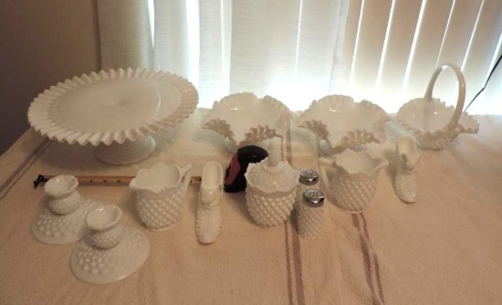 Thirteen piece milk glass assortment.