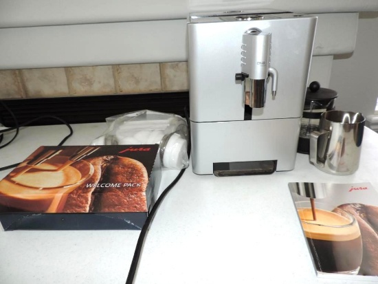 Jura Ena micro 9 one touch expresso machine.
