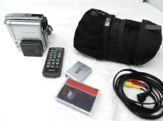 Sony DCR-PC109 NTSC handycam with accessories.