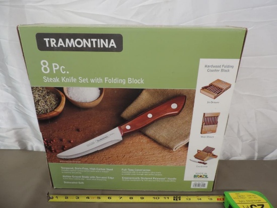 Tramotina 8 piece steak knife set with Block.