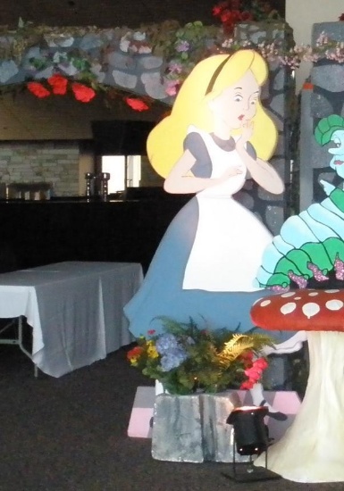 Character Cutout - Alice Disney style