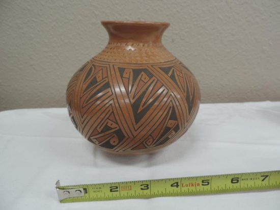 Tomasa Mora signed pottery piece in excellent condition.