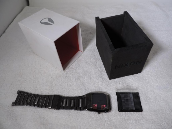 Nixon Count it the banks men's watch with box.