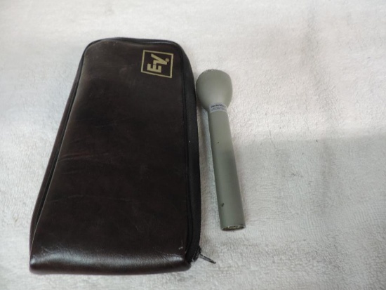 Electro-voice 635A mic with soft case.