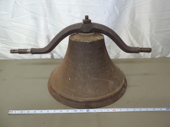 Cool rusty Nisley Brothers cast iron bell.