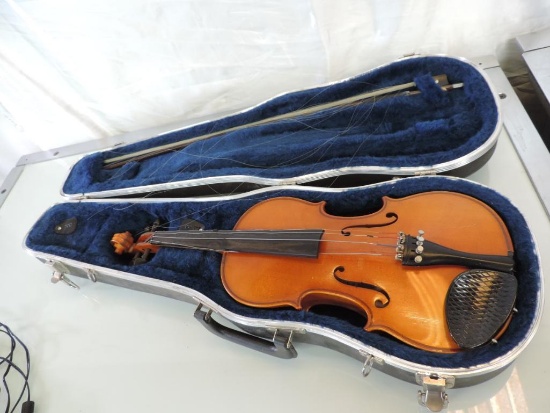 Karl Knilling 8kt 3/4 violin with bow and case.