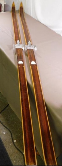 Vintage Bonna Norwegian skiis