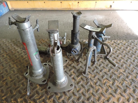 6 small adjustable pipe stands.