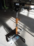 High-Lift transmission jack.