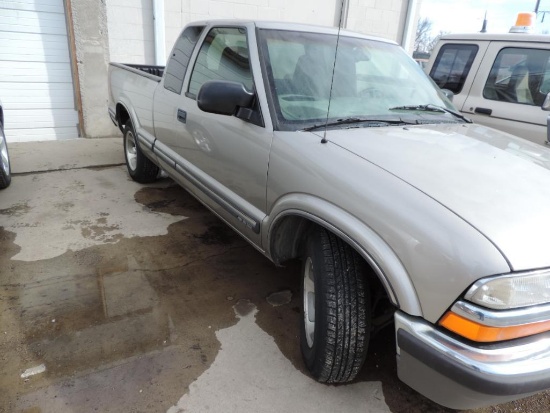 1999 Chevy S-10 LS pick up truck.