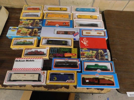 HO Gauge model railroad cars