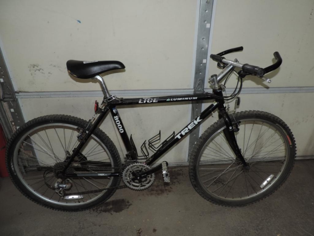 Omdat rechtbank Erfgenaam Aluminum Trek 8000 26" mountain bike. | Estate & Personal Property Sporting Goods Outdoor Sports Equipment | Online Auctions | Proxibid Omdat rechtbank Erfgenaam Aluminum Trek 8000 26" mountain bike. | Estate & Personal Property Sporting Goods Outdoor Sports Equipment | Online Auctions | Proxibid