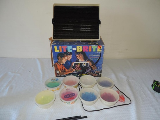 Lite-Brite model 5455 with box.