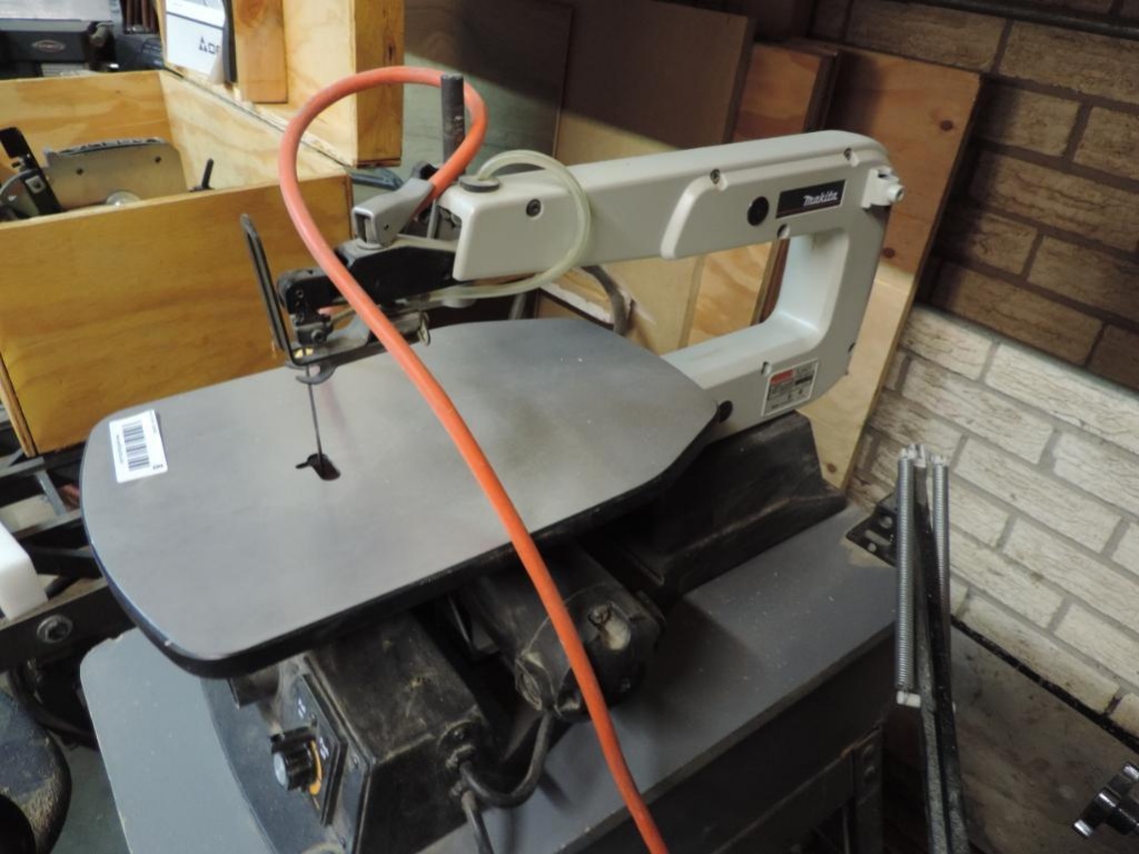 Makita SJ401 scroll saw with stand. | Heavy Construction Equipment Light  Equipment & Support Tools Power Tools Bench & Stationary Power Tools |  Online Auctions | Proxibid