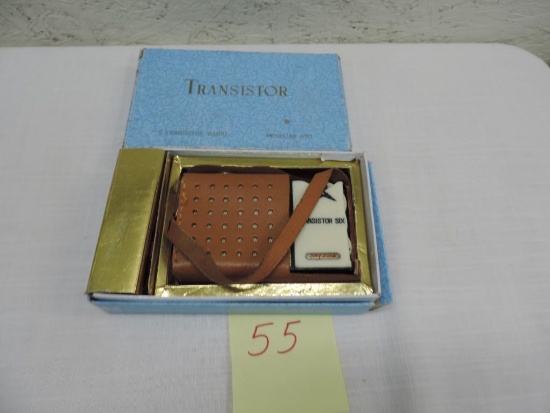 R55 Transistor 6 skylark model AK-670 radio with box.