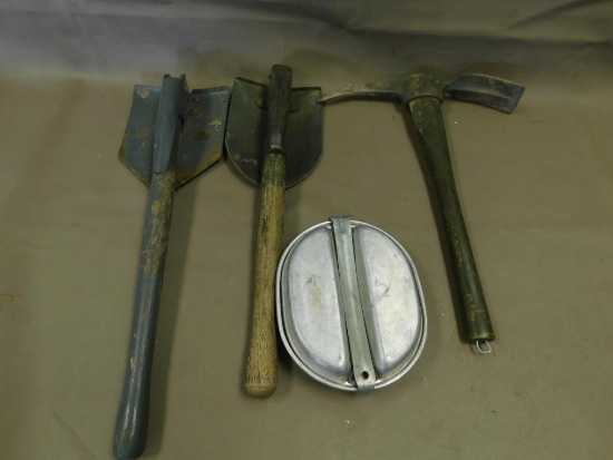 Entrenching tools and mess kit