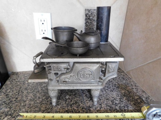 PET cast iron salesman's sample kitchen stove