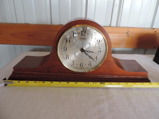 Herchede model 937 electric mantle clock.