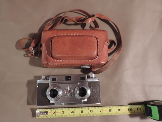 Revere Stereo 33 camera with leather case.