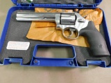 Smith & Wesson - 686