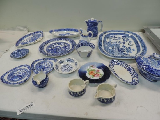 Sixteen pieces of flo blue china.