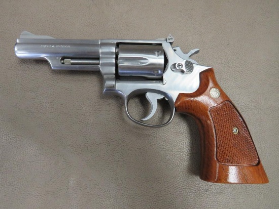 Smith & Wesson - 66 Combat Magnum