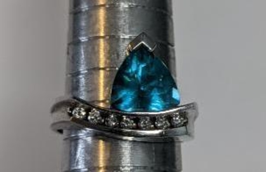 14Kt White Gold and Apatite Ring
