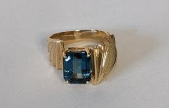 14Kt Yellow Gold and Emerald Cut Topaz