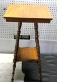 Petite lamp Table