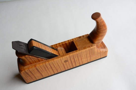 Wooden Horn plane. Dimensions: L 9 1/4, W 1 7/8