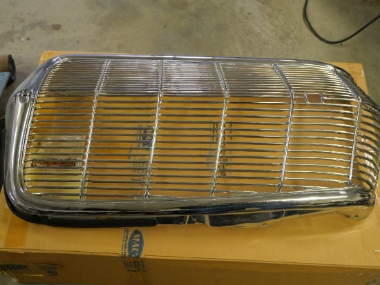 Mac's Auto Part V8 Ford Grill