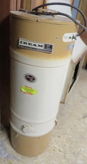 Beam Wall Mount Vacuum
