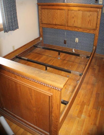 Great Classic Solid Wood Queen Bed