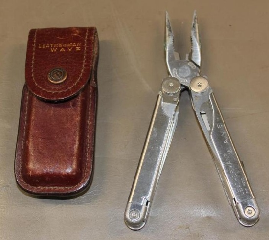 Leatherman Wave Multi-Tool with Leather Sheath
