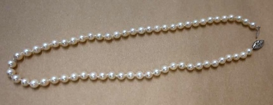 Pearl Necklace with 14K White Gold Clasp