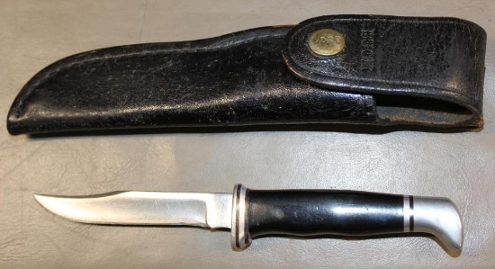 Buck 102 Fixed Blade Hunting Knife in Sheath