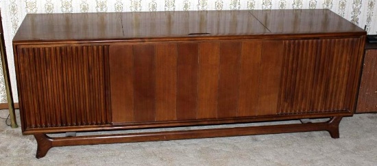 Excellent Mid-Century Stereo Cabinet with Turntable and Radio