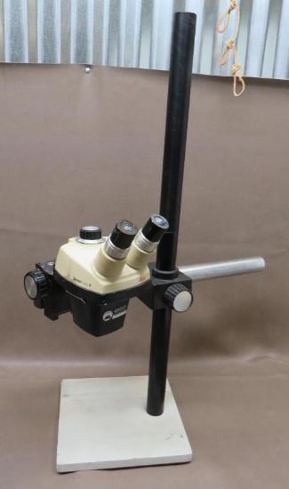 Leica Stereo Zoom 4 Adjustable height Microscope with Base