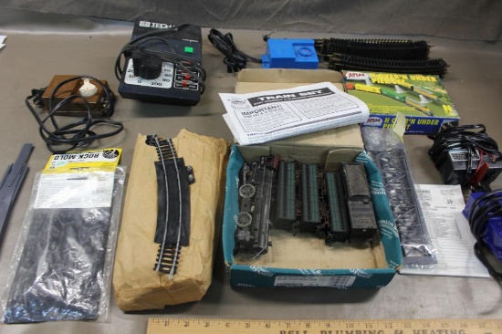 Mixed HO Scale Model Train Set and Other Mixed Components