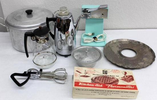 Mixed Classic Kitchen Goods Including Pyrex and Fire King Glass