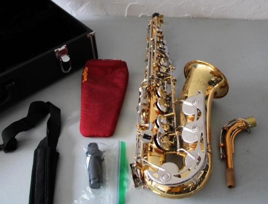 Vito Alto Sax in Hard Case