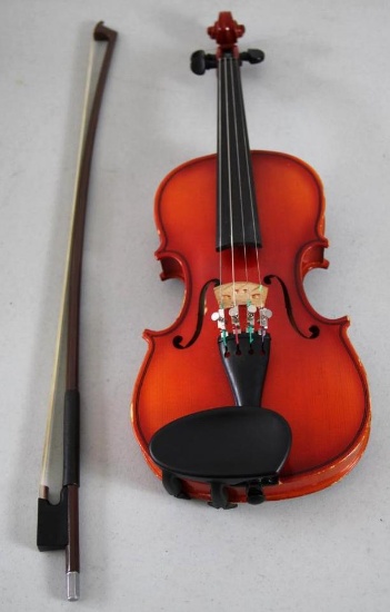 Discovery Model 410 1/4 Size Violin with Bow and Case