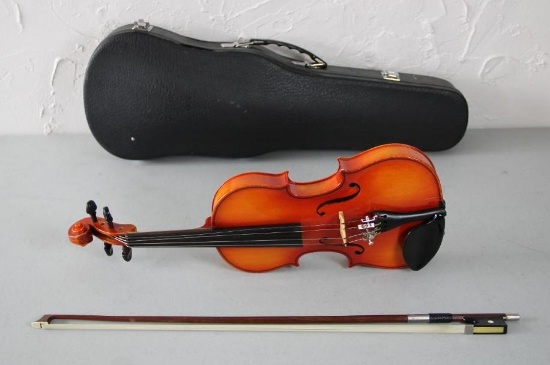 Excellent Suzuki 101RR 1/4 Size Violin with Bow and Case