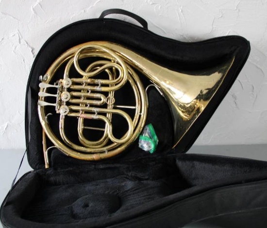 King Single French Horn with Mouthpiece in Case