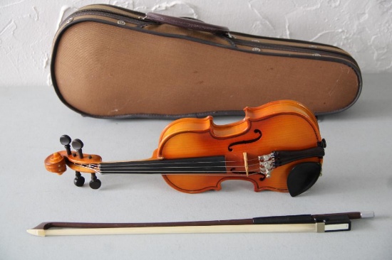 Adorable Knilling 1/16 Size 19KS Violin with Case and Bow