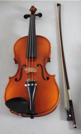 Becker 3/4 Size Violin Model 1000 with Bow and Case