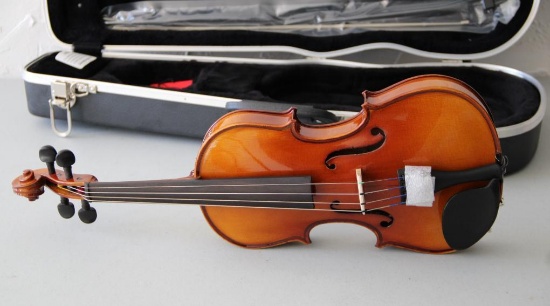 WM Lewis 1/2 Size Violin Appears Brand New in Case