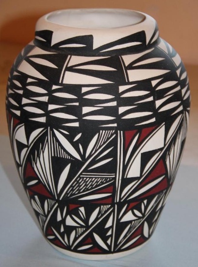 Gorgeous Large Acoma Pueblo Pot, Signed SI